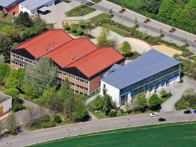 Luftaufnahme Schulgebäude